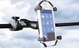 Produktbild: RAM MOUNTS Tough-Claw Halteklammer mit Kugelverbinder und Smartphone-Halterung an Stange montiert