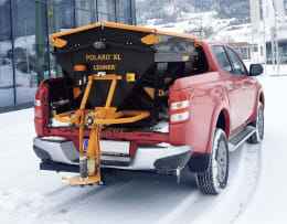 Produktbild: LEHNER® Winterdienststreuer Polaro® XL in schwarz-orange auf Pickup montiert