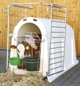 Lifestyle: KERBL Kälberiglu CalfHouse PE UV+ für 1 Kalb, mit Umzäunung