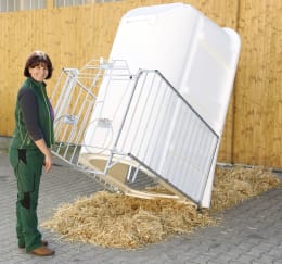 Lifestyle: KERBL Kälberiglu CalfHouse PE UV+ für 1 Kalb, mit Umzäunung