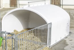 Lifestyle: KERBL Kälberiglu CalfHouse Premium XXL für 7 Kälber