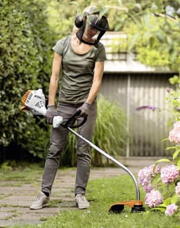 Lifestyle: STIHL Benzin-Motorsense FS 38 0,65 kW (0,9 PS)