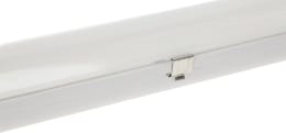 Produktbild: KERBL LED-Feuchtraumleuchte FarmLINE in länglicher Bauform mit Metallclip-Verschluss