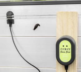 Produktbild: KERBL Schneckenzaun SnailStop Starterset mit Zaunband, Verbindern und Steuergerät