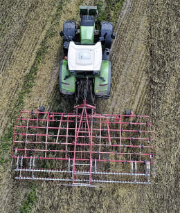 Lifestyle: GÜTTLER® Großfederzinkenegge Super Maxx® Bio Dreipunktanbau