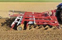Lifestyle: GÜTTLER® Großfederzinkenegge Super Maxx® Culti Dreipunktanbau