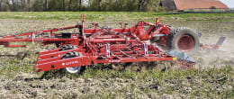 Lifestyle: GÜTTLER® Großfederzinkenegge Super Maxx® Bio Zugdeichsel
