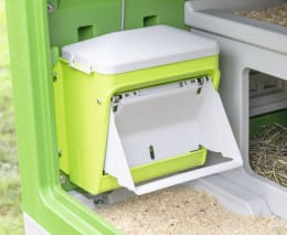 Lifestyle: SmartCoop Futterautomat 7,5 kg mit Trittklappe, Kunststoff, für Hühner
