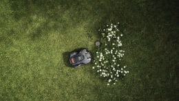 Lifestyle: Husqvarna® Flächenbegrenzungskit FlexiFence für Mähroboter Automower® Aspire, 100, 300, 400, 500 – ab Bj. 16