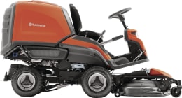 Produktbild: Husqvarna Rider RC 320Ts AWD Aufsitzmäher in orange-schwarz mit Allradantrieb, Seitenansicht