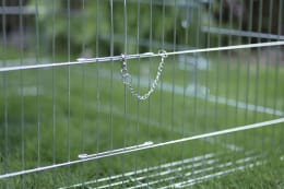 Lifestyle: KERBL Freilaufgehege 230 x 115 x 70 cm, rechteckig, Metall, mit Ausbruchsperre