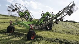Lifestyle: Fendt Schwader Former 2 Kreisel, Schwad mittig, mit Transportfahrwerk