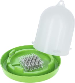 Produktbild: silvertex® Anti-Keim-Matte Good Water in grüner Geflügeltränke mit weißem Wasserbehälter