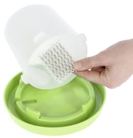 Produktbild: silvertex® Anti-Keim-Matte Good Water für Geflügeltränken, weiße Netzmatte wird in Tränke eingelegt