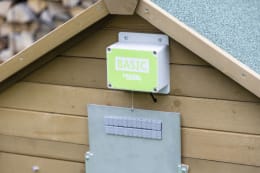 Lifestyle: KERBL Türöffner Basic mit Seilzug für automatische Hühnerklappe