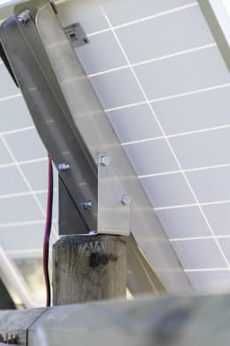 Lifestyle: Ako Montageset für Montage Solarmodul 55/100 W auf Tragebox