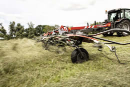 Lifestyle: Massey Ferguson Heuwender MF TD 1310 TRC 12,70 m Unterlenker Heck Transportfahrwerk