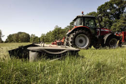 Lifestyle: Massey Ferguson Scheibenmähwerk MF DM TL V Dreipunktanbau Heck Mittenaufhängung, vertikale Transportstellung