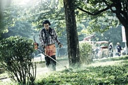 Lifestyle: Husqvarna® Benzin-Motorsense 535RX 1,6 kW (2,2 PS)