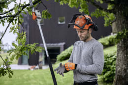 Lifestyle: Husqvarna® Akku-Hochentaster 530iP4