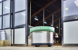 Lifestyle: JOZ Futteranschieberoboter Moov 2.0, autonom