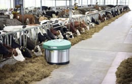 Lifestyle: JOZ Futteranschieberoboter Moov 2.0, autonom