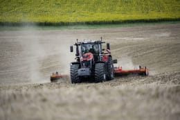 Lifestyle: Massey Ferguson Traktor 9S
