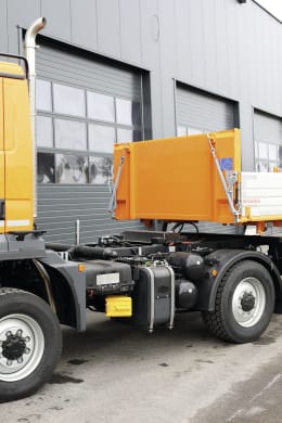 Produktbild: MAN Systemfahrzeuge 13.290 Baureihe TGM mit Pfannenbett-Wechselsystem und Kommunalhydraulik