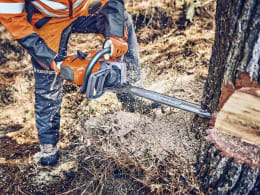 Lifestyle: Husqvarna® Benzin-Kettensäge 562 XP® Mark II