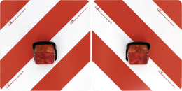 Produktbild: Warntafelsatz Folie Typ 1 links/rechts 423 x 423 mm rot, weiß, einseitig, LED-Schlussleuchte