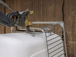 Lifestyle: KERBL Kälberiglu Premium Duo für 3 Kälber bis 150 kg