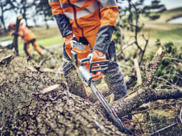 Lifestyle: Husqvarna® Akku-Kettensäge 542i XP® Schienenlänge 40 cm