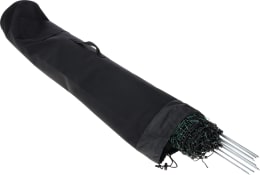 Produktbild: KERBL Begrenzungszaun Camping Net, grünes Netz mit Metallstäben in schwarzer Tragetasche
