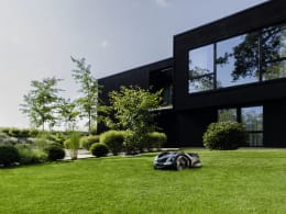 Lifestyle: Husqvarna® Mähroboter Automower® 410XE NERA