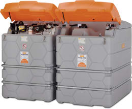 Produktbild: Cemo Diesel-Tankanlage mit zwei grauen Tanks, orangen Deckeln und 230 V-Pumpe