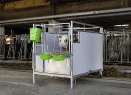 Lifestyle: KERBL Kälberbox mit 1 Liegeplatz, B x H x T innen 103 x 118,5 x 163 cm
