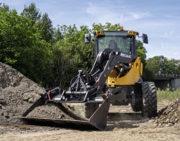 Produktbild: MECALAC Schwenklader AS850 Hubkraft 4.000 daN, 55,4 kW (75 PS) bei 2.300 min⁻¹, 0 – 20 km/h, Z-Kinematik