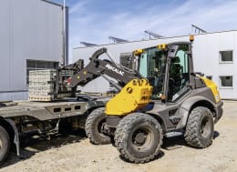 Produktbild: MECALAC Schwenklader AS850 Hubkraft 4.000 daN, 55,4 kW (75 PS) bei 2.300 min⁻¹, 0 – 20 km/h, Z-Kinematik