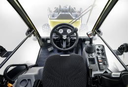 Produktbild: MECALAC Schwenklader AS600 Hubkraft 2.000 daN, 36,4 kW (49,5 PS) bei 2.300 min⁻¹, 0 – 20 km/h, P-Kinematik