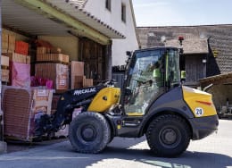 Produktbild: MECALAC Schwenklader AS600 Hubkraft 2.000 daN, 36,4 kW (49,5 PS) bei 2.300 min⁻¹, 0 – 20 km/h, P-Kinematik