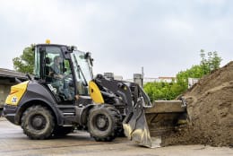 Produktbild: MECALAC Schwenklader AS600 Hubkraft 2.000 daN, 36,4 kW (49,5 PS) bei 2.300 min⁻¹, 0 – 20 km/h, P-Kinematik