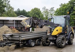 Produktbild: MECALAC Schwenklader AS600 Hubkraft 2.000 daN, 36,4 kW (49,5 PS) bei 2.300 min⁻¹, 0 – 20 km/h, P-Kinematik