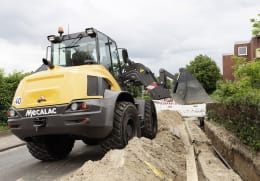 Produktbild: MECALAC Schwenklader AS1600 Hubkraft 6.900 daN, 100 kW (136 PS) bei 2.200 min⁻¹, 0 – 20 km/h, Z-Plus-Kinematik