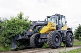 Produktbild: MECALAC Schwenklader AS1600 Hubkraft 6.900 daN, 100 kW (136 PS) bei 2.200 min⁻¹, 0 – 20 km/h, Z-Plus-Kinematik