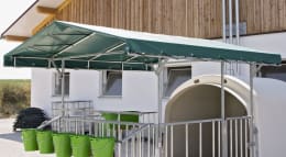 Lifestyle: KERBL Vordach für Kälberiglu CalfHouse Premium 4/5