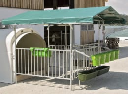 Lifestyle: KERBL Vordach für Kälberiglu CalfHouse Premium 4/5