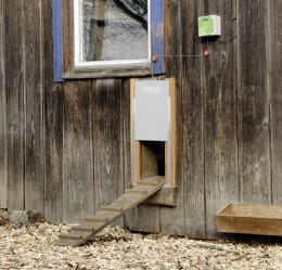 Lifestyle: KERBL Türöffner mit Seilzug für automatische Hühnerklappe