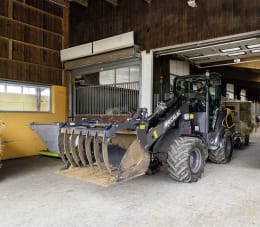 Lifestyle: MECALAC Radlader MCL8, Hubkraft 2.517 daN