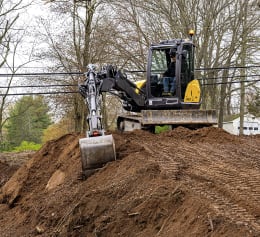 Lifestyle: MECALAC Raupenbagger 6MCR Hubkraft 4.000 daN, Leistung 55,4 kW (75 PS) bei 2.300 min⁻¹, 0 – 10 km/h