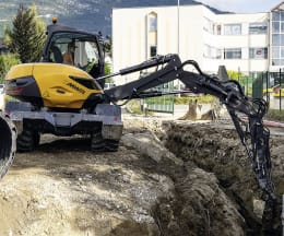 Lifestyle: MECALAC Mobilbagger 11MWR Hubkraft 4.000 kg, Leistung 55,4 kW (75 PS) bei 2.200 min⁻¹, 0 – 20 km/h